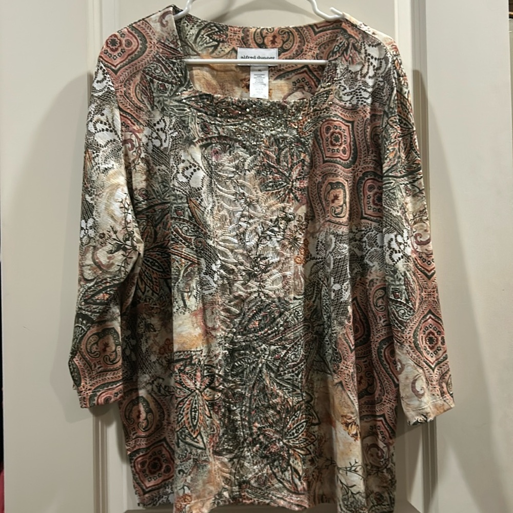 Like New! Alfred Dunner Floral Square Neck Studs/Lace detail Top 3/4 sleeve XL
